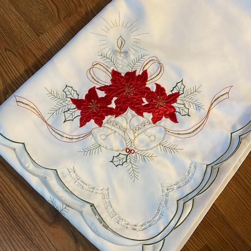 Vintage Poinsettia Dining Tablecloth & Napkin Set Christmas 12 Person Table